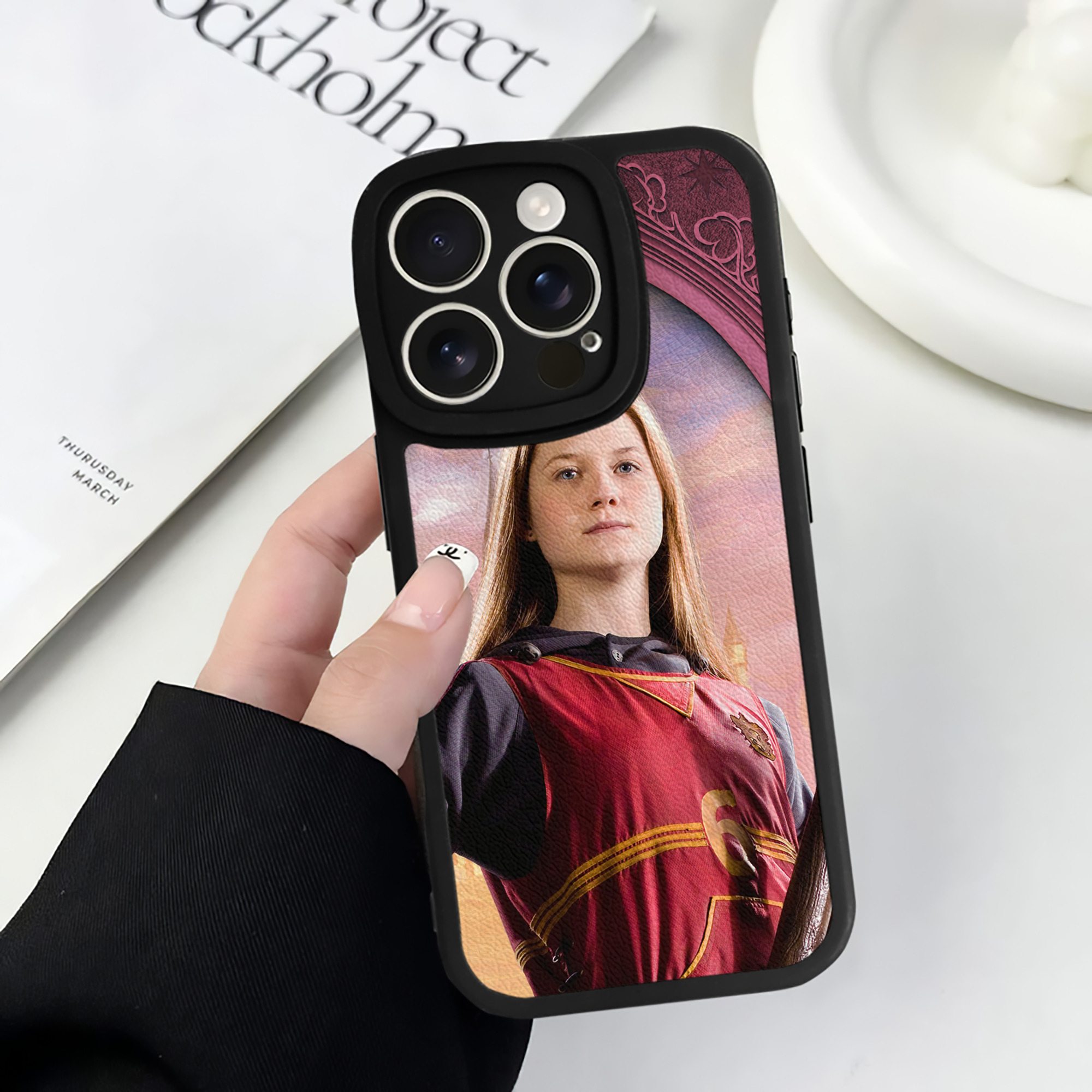 （画像用） Harry Potter ハリー・ポッターシリーズ 【iPhone 16シリーズ対応】シリコンスマホケース（レザー調） 材質：シリコン
